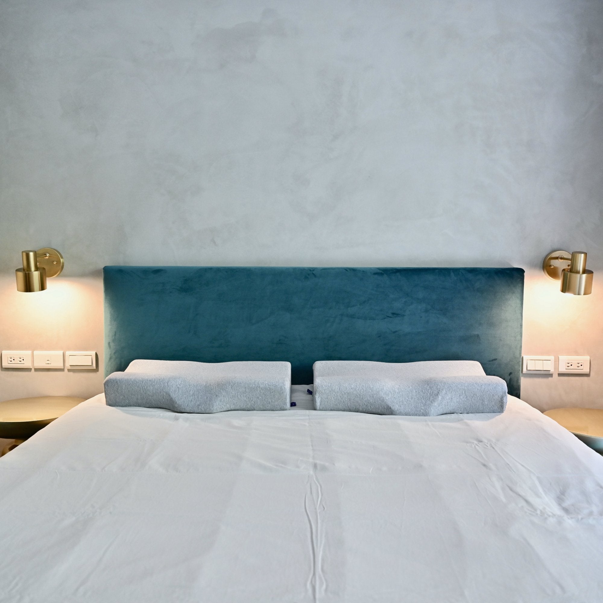 Neck Relief Ergonomic Cervical Pillow - Image 10